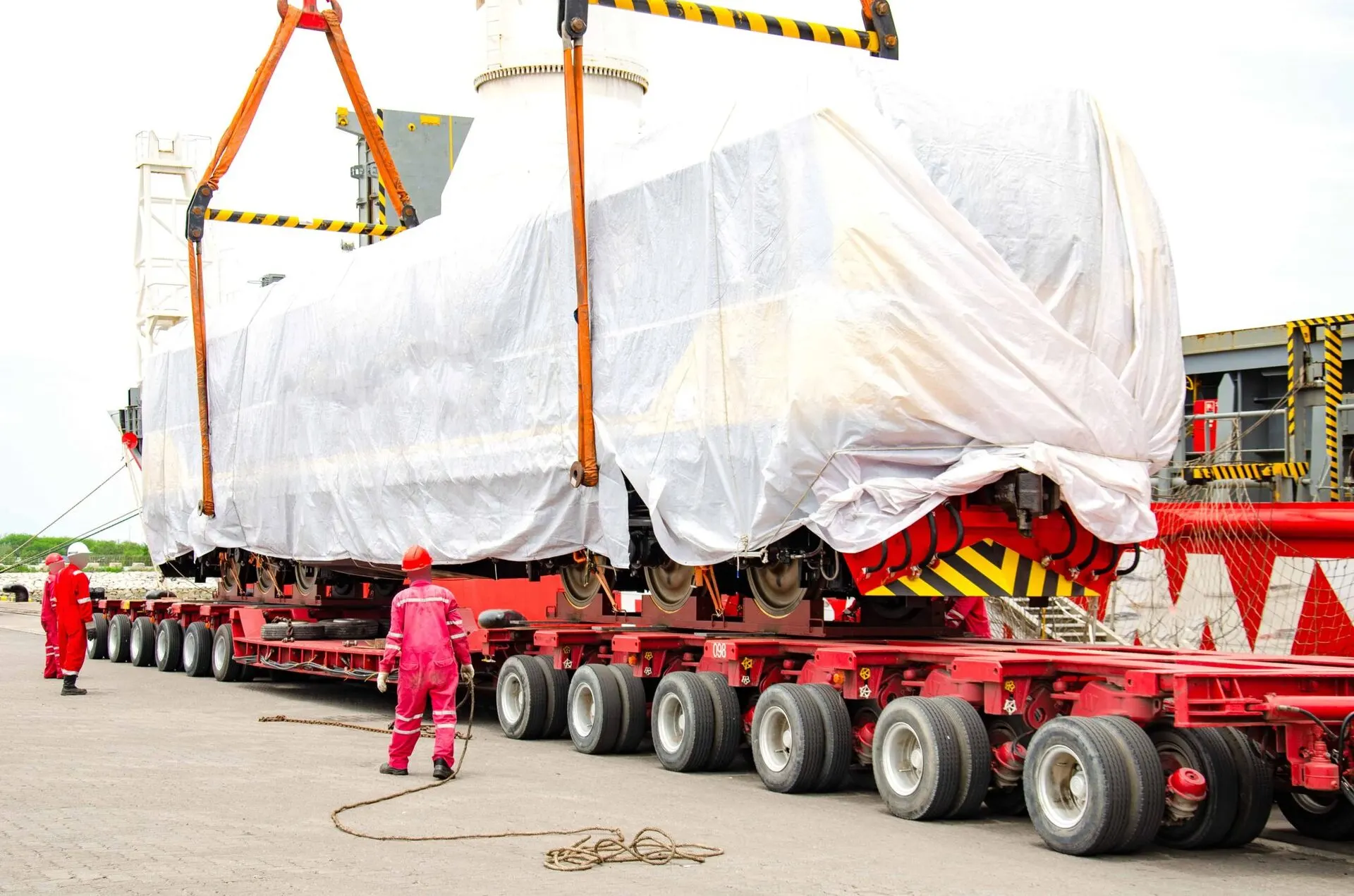 Heavy project cargo on SPMT trailers at the Maasterminal quay in Maastricht